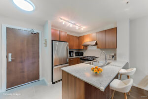 318-5775 Irmin St Burnaby - Kitchen