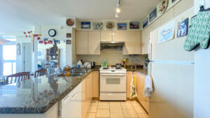 1707-7878 WESTMINSTER HWY RICHMOND - Kitchen