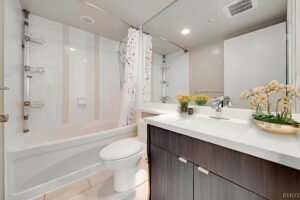 1502 7108 Collier St Burnaby - Bathroom