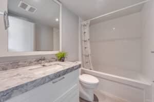 1805 520 Como Lake Ave Coquitlam - Bathroom - HYPH8375-HDR
