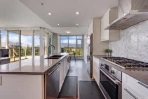 1805 520 Como Lake Ave Coquitlam - Kitchen - HYPH8444-HDR
