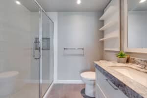 1805 520 Como Lake Ave Coquitlam - Master Bathroom - HYPH8567-HDR