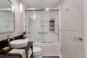 801 6351 Buswell St Richmond - Bathroom Master